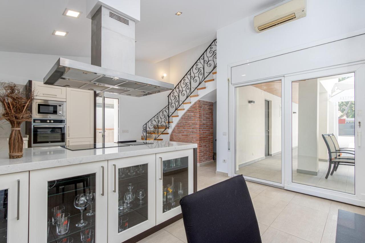 אמפוריבראבה Goldhome - New House With Private Heated Pool, Parking, Wifi, Games Room מראה חיצוני תמונה