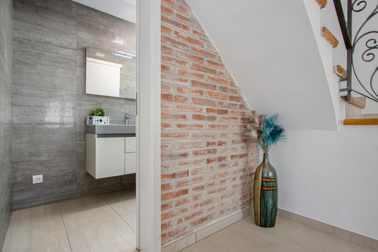 אמפוריבראבה Goldhome - New House With Private Heated Pool, Parking, Wifi, Games Room מראה חיצוני תמונה