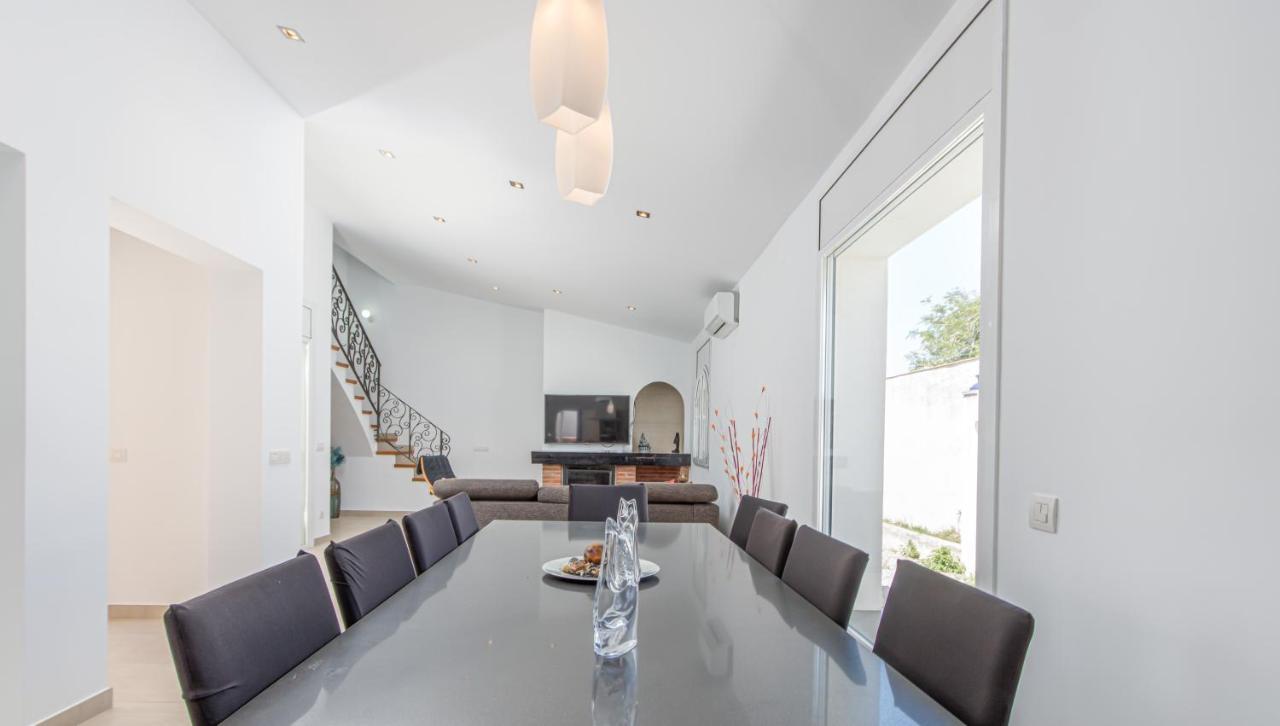 אמפוריבראבה Goldhome - New House With Private Heated Pool, Parking, Wifi, Games Room מראה חיצוני תמונה