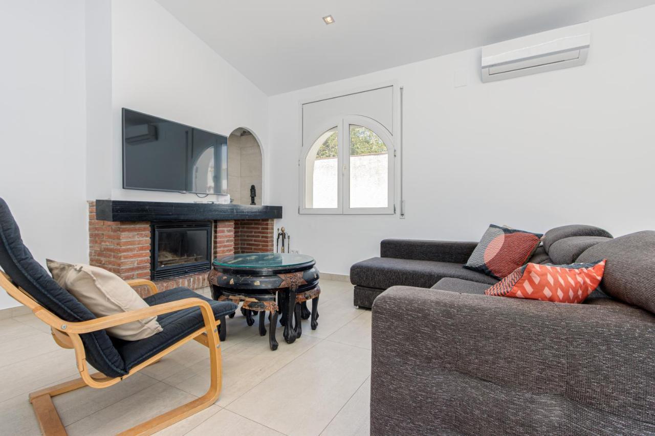 אמפוריבראבה Goldhome - New House With Private Heated Pool, Parking, Wifi, Games Room מראה חיצוני תמונה