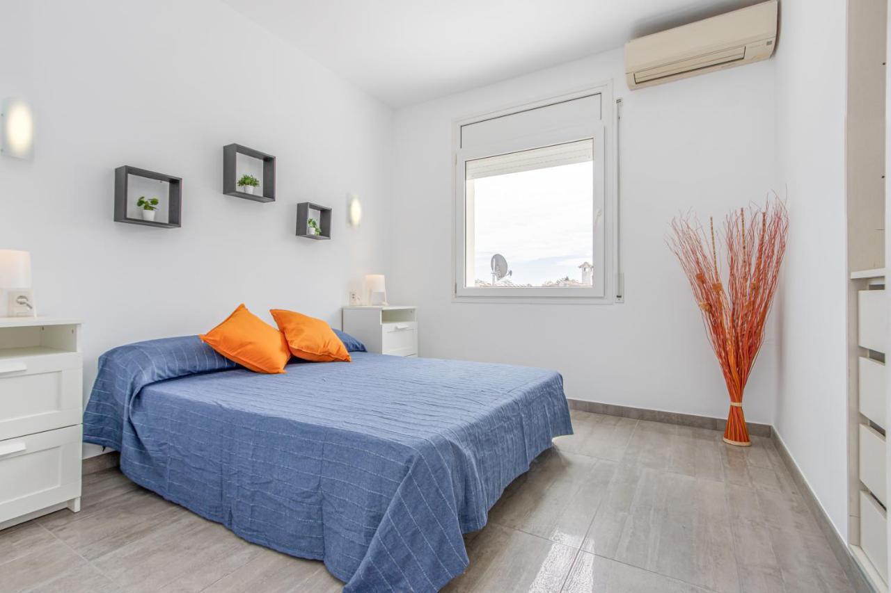 אמפוריבראבה Goldhome - New House With Private Heated Pool, Parking, Wifi, Games Room מראה חיצוני תמונה