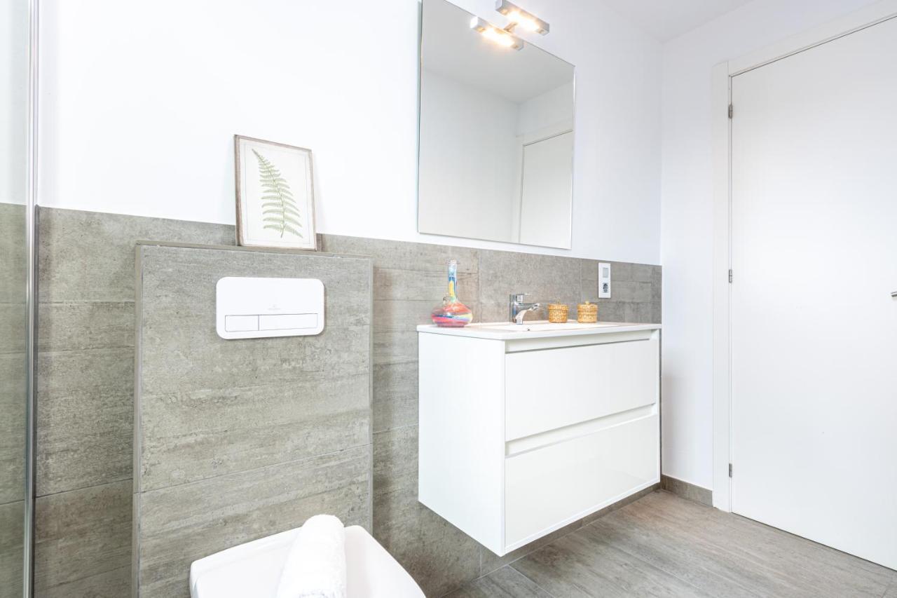 אמפוריבראבה Goldhome - New House With Private Heated Pool, Parking, Wifi, Games Room מראה חיצוני תמונה
