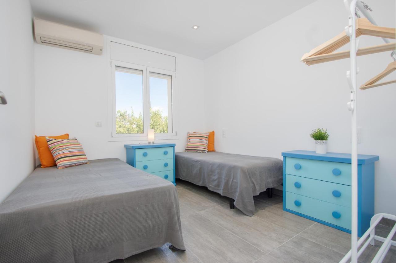 אמפוריבראבה Goldhome - New House With Private Heated Pool, Parking, Wifi, Games Room מראה חיצוני תמונה