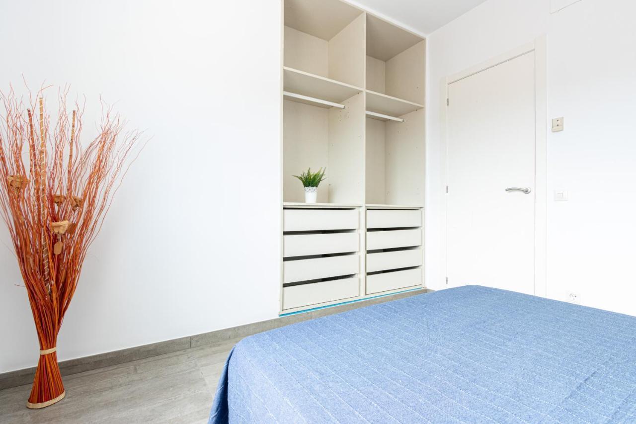 אמפוריבראבה Goldhome - New House With Private Heated Pool, Parking, Wifi, Games Room מראה חיצוני תמונה