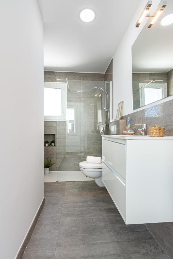 אמפוריבראבה Goldhome - New House With Private Heated Pool, Parking, Wifi, Games Room מראה חיצוני תמונה