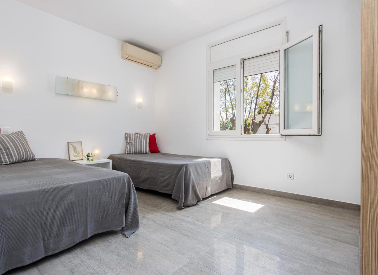 אמפוריבראבה Goldhome - New House With Private Heated Pool, Parking, Wifi, Games Room מראה חיצוני תמונה