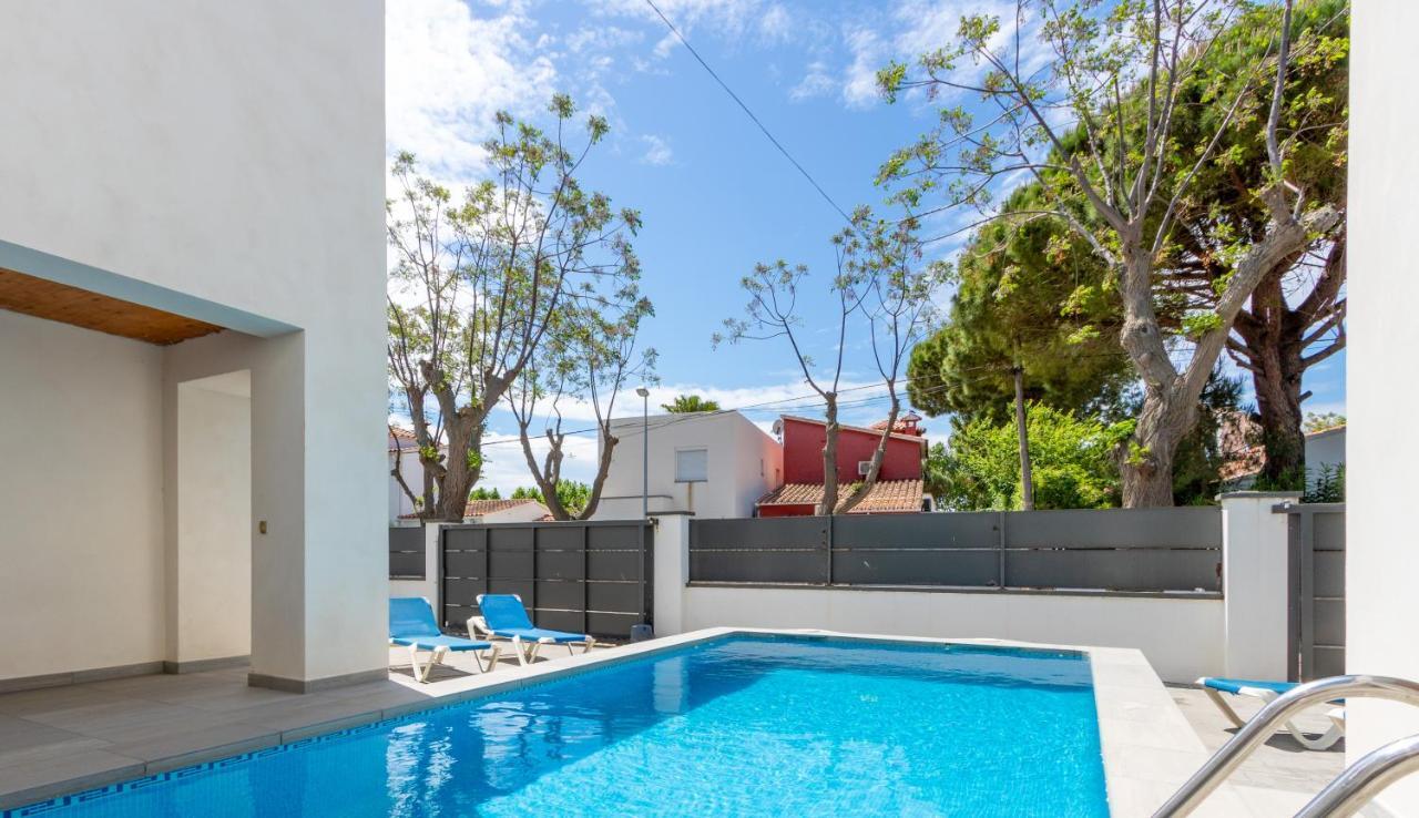 אמפוריבראבה Goldhome - New House With Private Heated Pool, Parking, Wifi, Games Room מראה חיצוני תמונה