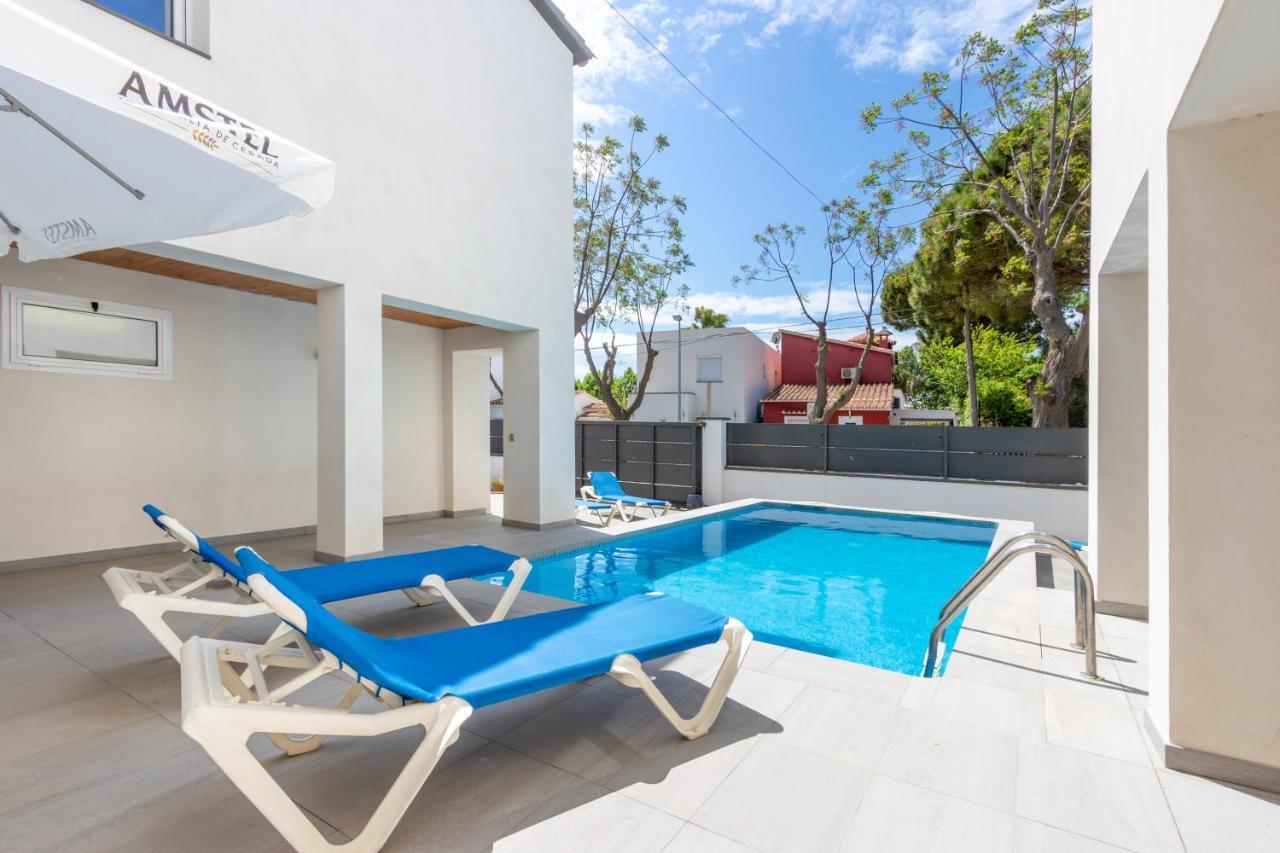 אמפוריבראבה Goldhome - New House With Private Heated Pool, Parking, Wifi, Games Room מראה חיצוני תמונה